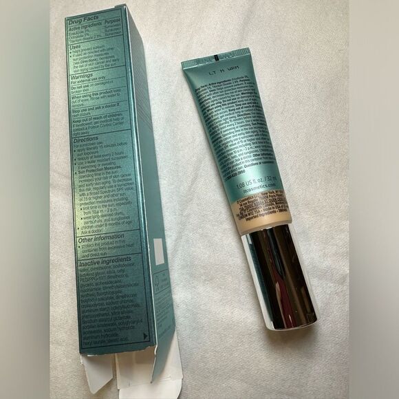 IT Cosmetics CC+ CREAM NATURAL MATTE FOUNDATION WITH SPF 40 Color:light medium w - Picture 4 of 5